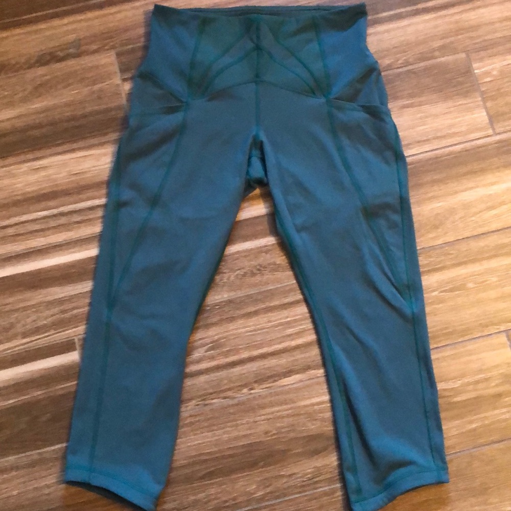 Lululemon crops. Size 10